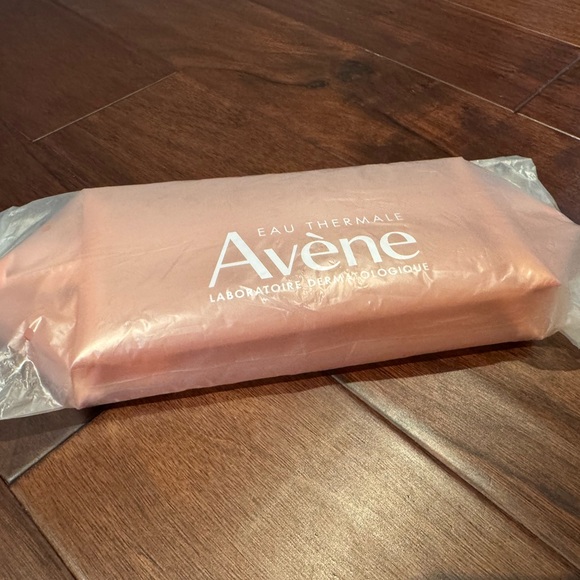 Avene Transparent Cosmetic Bag - Picture 2 of 2